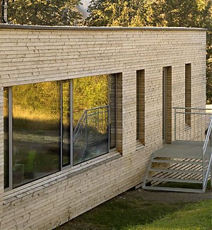 Hausbau mit Holz-Alu Fenstern